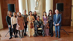 Teilnehmer der Veranstaltung und Behindertenanwalt Dr. Hansjörg Hofer