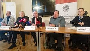 von links nach rechts: Peter Schlaffer, Albert Brandstätter, Hansjörg Hofer, Herbert Pichler und Martin Ladstätter beim Pressegespräch